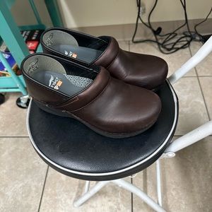 Dansko XP 2.0 brown leather size 37